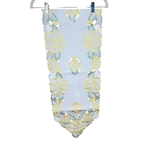 NWT Embroidered Yellow Rose Table‎ Runner - Picture 1 of 4